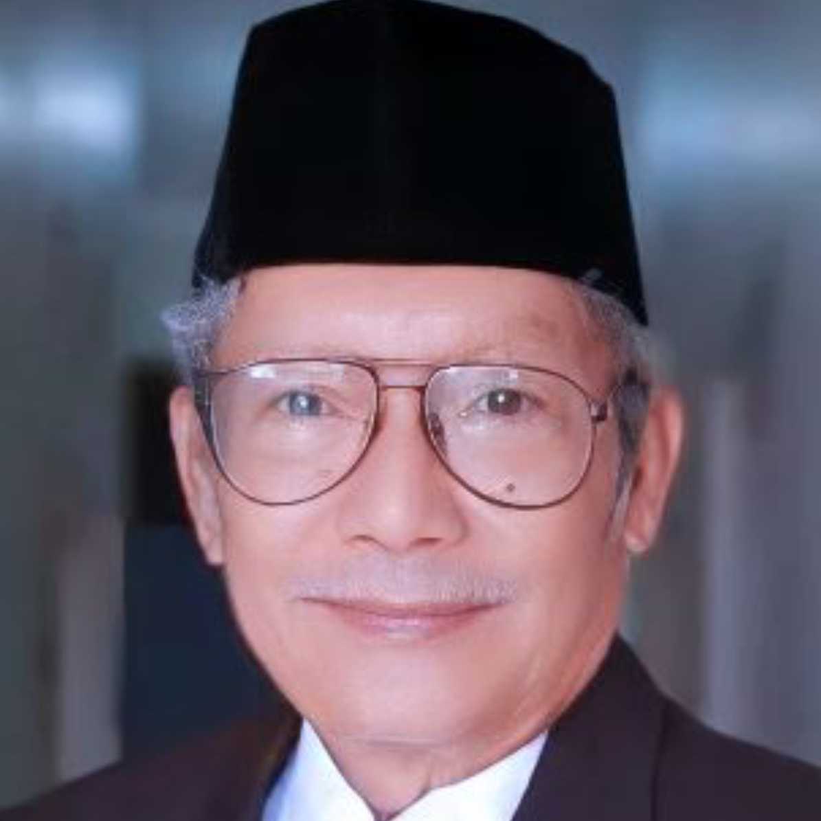 Drs. Adi MS, MM, AAAIK